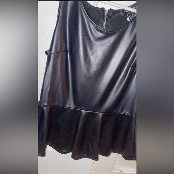 Faux leather pelpum top - Picture 2 of 3